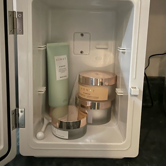 MONAT SKIN CARE FRIDGE - Picture 3 of 4